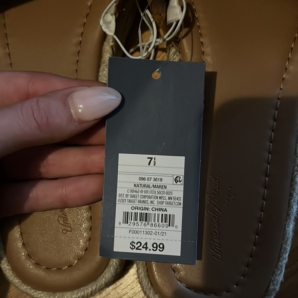 Sandals - Picture 7 of 7